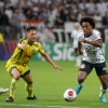 Técnico interino do Corinthians vê evolução na condição física de Willian: ‘Tem suportado melhor’