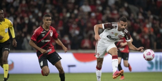 Thiago Maia lamenta empate do Flamengo e convoca torcida para jogo da volta: 'Não acabou ainda'