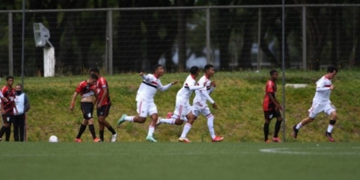 Time sub-16 do São Paulo supera o Athletico-PR no CT do rival e vai à final do torneio Caju's Summer Cup