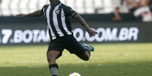Titular na estreia do Brasileirão, Jonathan Silva 'cai' para o time B do Botafogo