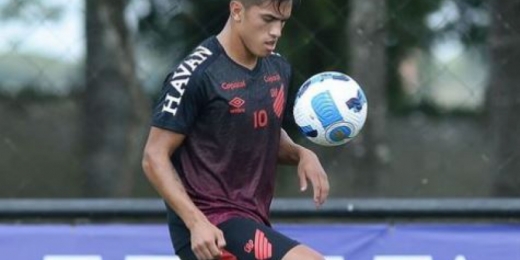 Tomás Cuello comemora gol em sua estreia pelo Athletico e destaca rapida adaptação