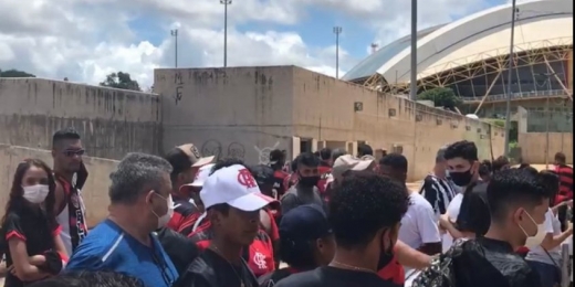 Torcedores do Flamengo compram ingresso para setor Sul, do Atlético-MG, e são realocados pela polícia