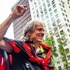 Torcedores do Flamengo organizam protesto na Gávea e pedem a volta de Jorge Jesus