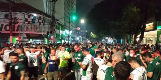 Torcida chegando aos poucos, protestos e clima de final: o pré-jogo do Palmeiras na Recopa