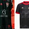 Torcida do Flamengo brinca com semelhança entre uniforme do clube de 2021 e o novo do Atlético-GO