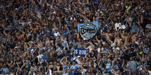 Torcidas do Grêmio são punidas após protesto no CT