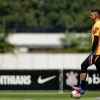 Treino do Corinthians: Ivan sente desconforto muscular e não treina com bola
