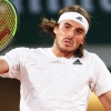 Tsitsipas avança em Roland Garros