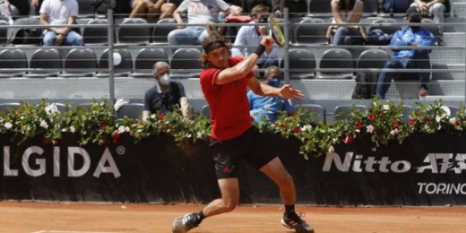 Tsitsipas elimina Berrettini e desafia Djokovic em Roma