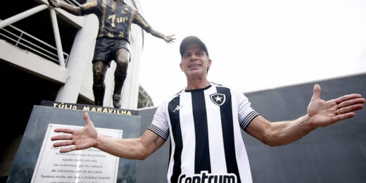 Túlio defende permanência de Enderson e espera ano tranquilo para o Botafogo: 'Está no caminho certo'