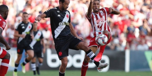 Vasco marca dois gols, mas Náutico empata e dificulta reação dos cariocas na Série B do Brasileirão