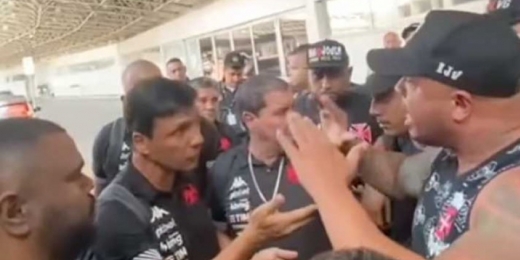 Vasco se posiciona após protesto de torcida em aeroporto: 'Não iremos compactuar com intimidações'