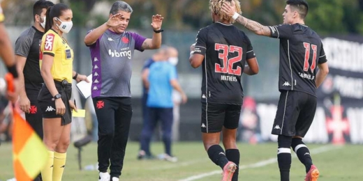 Vasco vence o Confiança em São Januário e alivia a pressão na Série B
