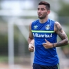 Villasanti volta a treinar no Grêmio após ataque em ônibus; Ferreira também participa de atividades