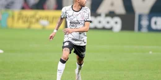 Vitinho comemora primeira chance como titular com Sylvinho no Corinthians: 'Agradecido'