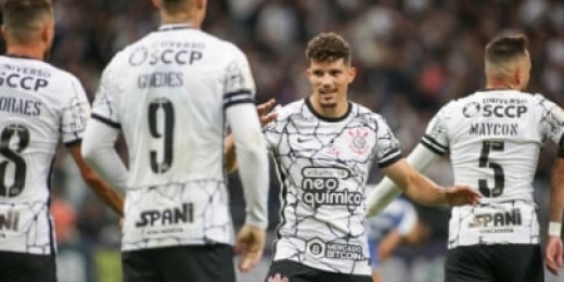 Vítor Pereira elogia estreia de Rafael Ramos no Corinthians: 'Tem o caráter que eu gosto'