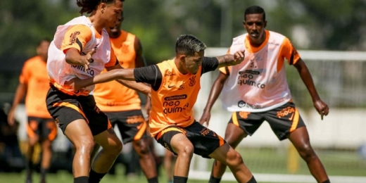 Vítor Pereira utiliza garotos da base em treinamento do Corinthians