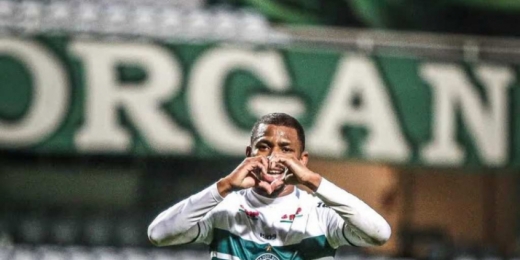 Waguininho comemora mais um gol pelo Coritiba e fala sobre desejo de crescimento da equipe