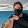 Walter Casagrande é vacinado contra a Covid-19 e agradece a quem dá vida em um ‘momento de morte’