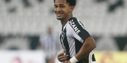 Warley deve ser mantido na lateral do Botafogo para final da Taça Rio contra o Vasco