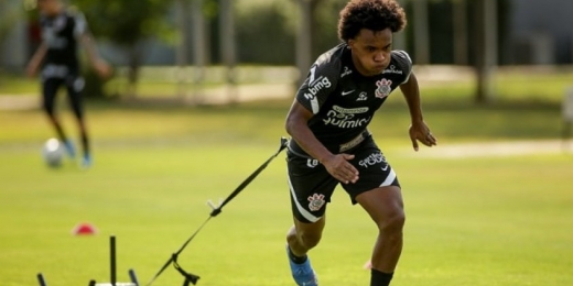 Willian não viaja ao Rio para pegar o Flamengo, tem volta ao Corinthians adiada e deverá retornar no clássico