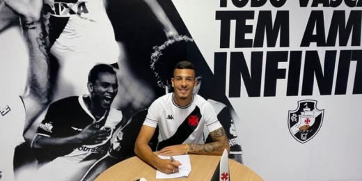 Zé Vitor, zagueiro do Vasco sub-20, renova contrato até janeiro de 2024