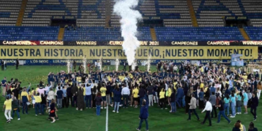 Festa do Villarreal após título da Liga Europa_2