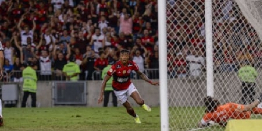 Flamengo x Corinthians - Bruno Henrique e Cassio_1