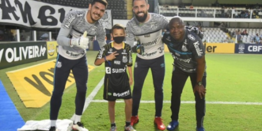 Garoto Bruninho com João Paulo - Santos_1